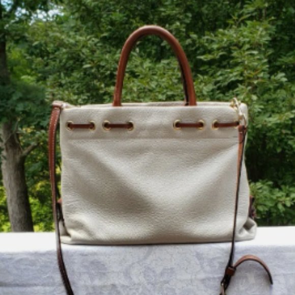 Awesome Beige Dooney & Bourke Tassel Tote Satchel Handbag, in Great Condition - Picture 3 of 7